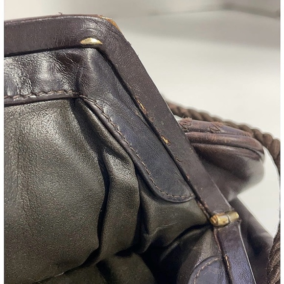 Fendi Vintage Crossbody Leather Bag - Picture 9 of 13